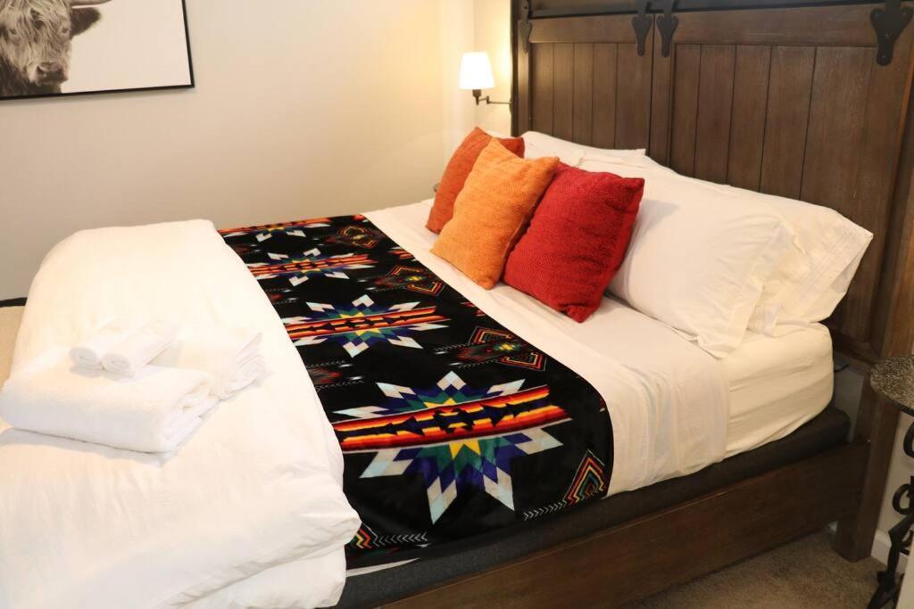 Cowboy Den-Hot Tub-Game Room-Pet Friendly-No Pet Fees! Албукерке Екстериор снимка