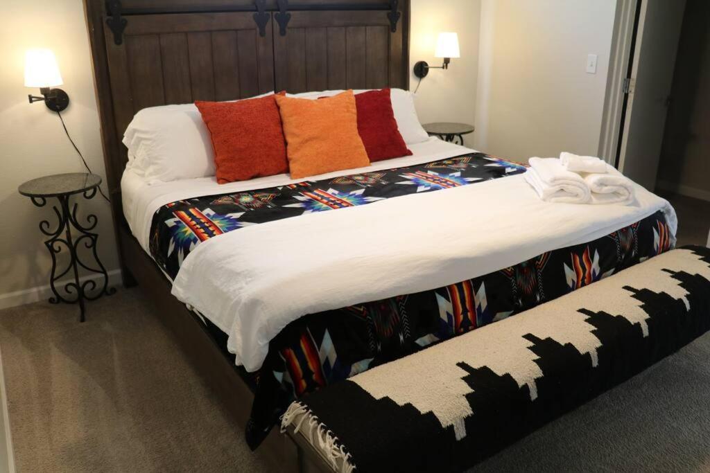 Cowboy Den-Hot Tub-Game Room-Pet Friendly-No Pet Fees! Албукерке Екстериор снимка