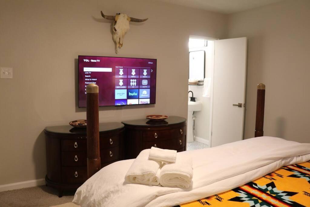 Cowboy Den-Hot Tub-Game Room-Pet Friendly-No Pet Fees! Албукерке Екстериор снимка