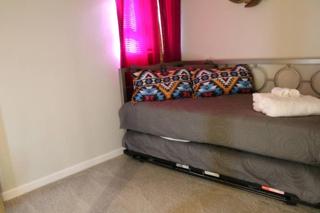 Cowboy Den-Hot Tub-Game Room-Pet Friendly-No Pet Fees! Албукерке Екстериор снимка