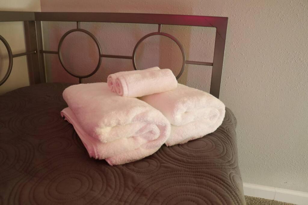 Cowboy Den-Hot Tub-Game Room-Pet Friendly-No Pet Fees! Албукерке Екстериор снимка