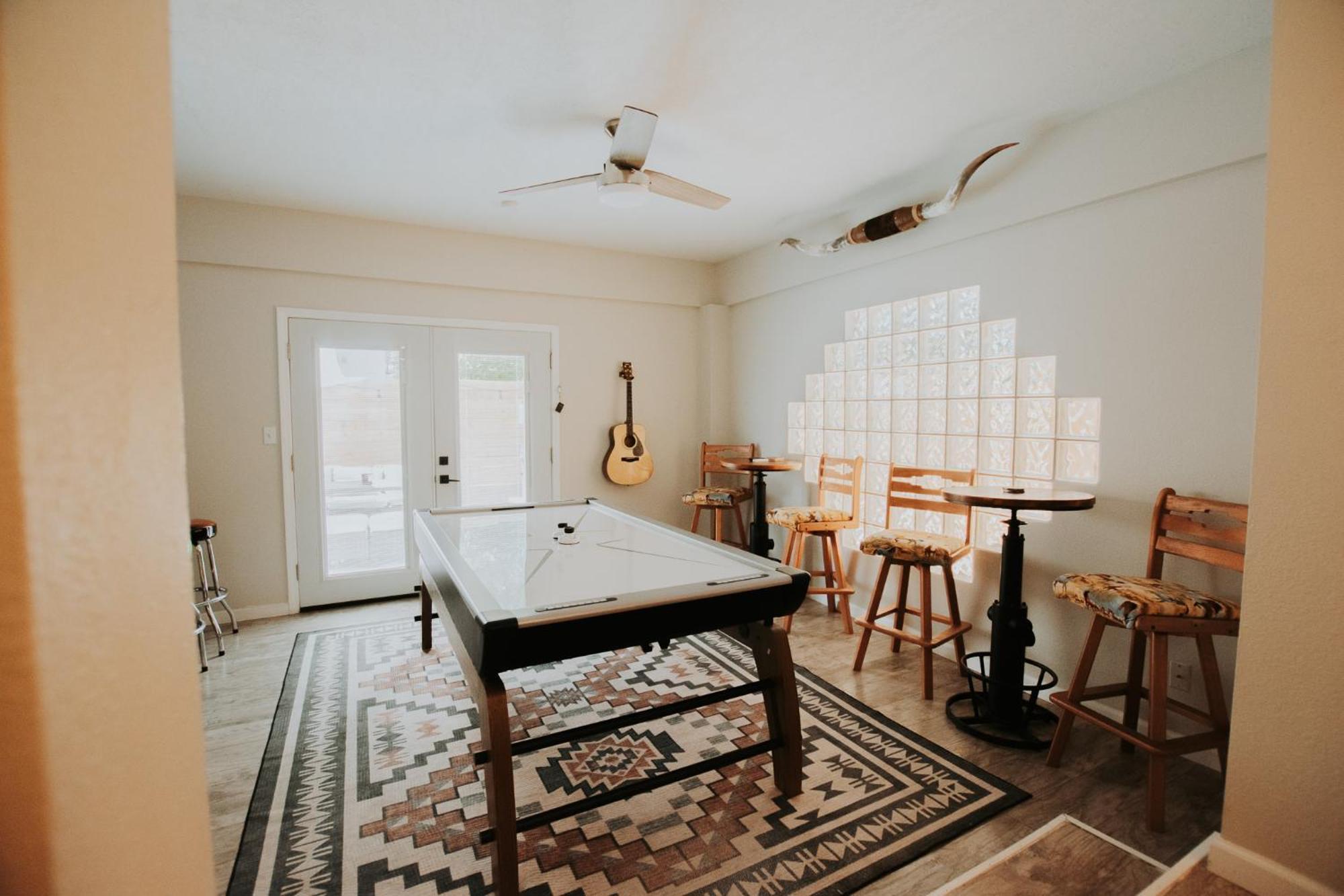 Cowboy Den-Hot Tub-Game Room-Pet Friendly-No Pet Fees! Албукерке Екстериор снимка