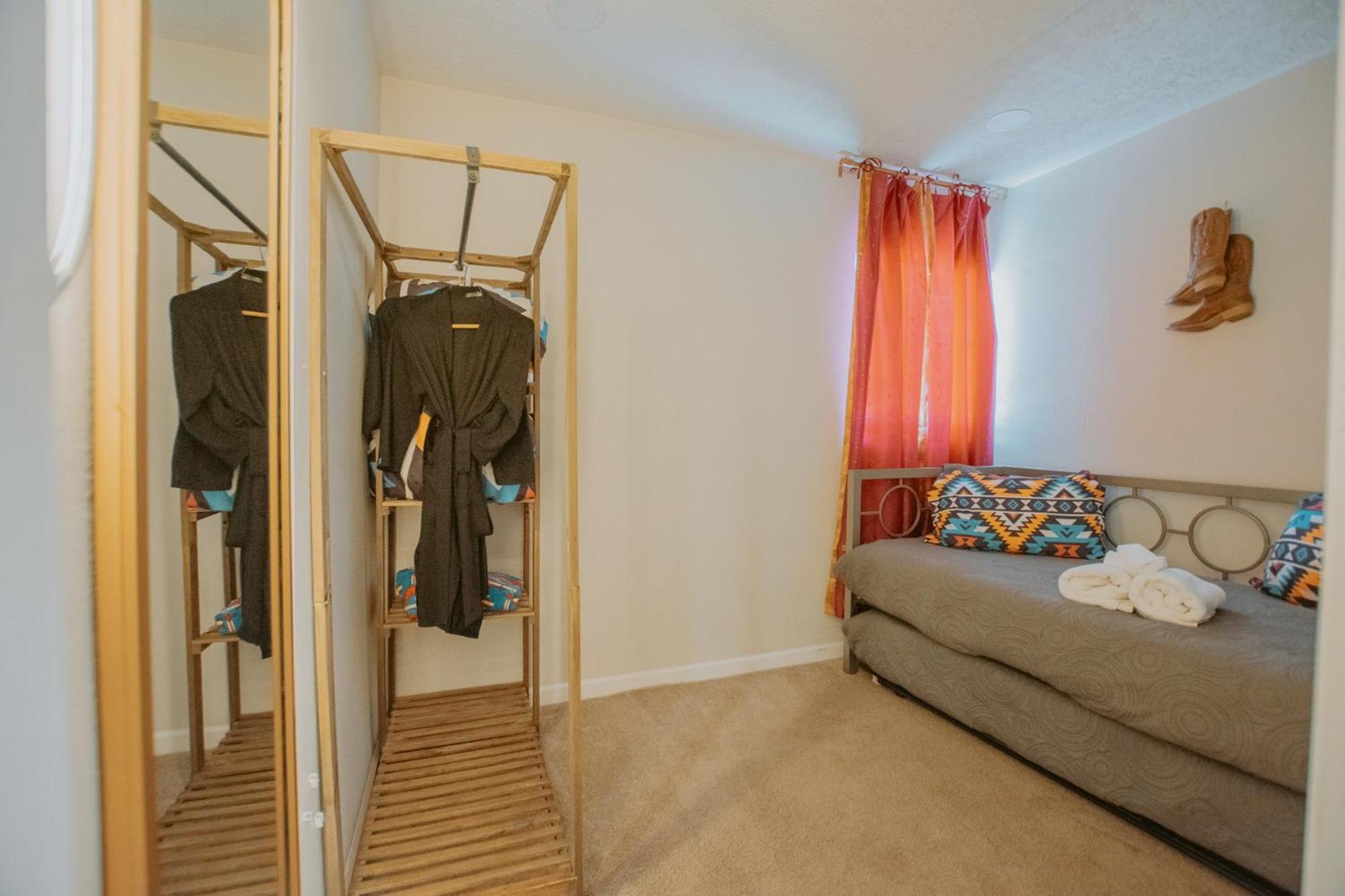 Cowboy Den-Hot Tub-Game Room-Pet Friendly-No Pet Fees! Албукерке Екстериор снимка