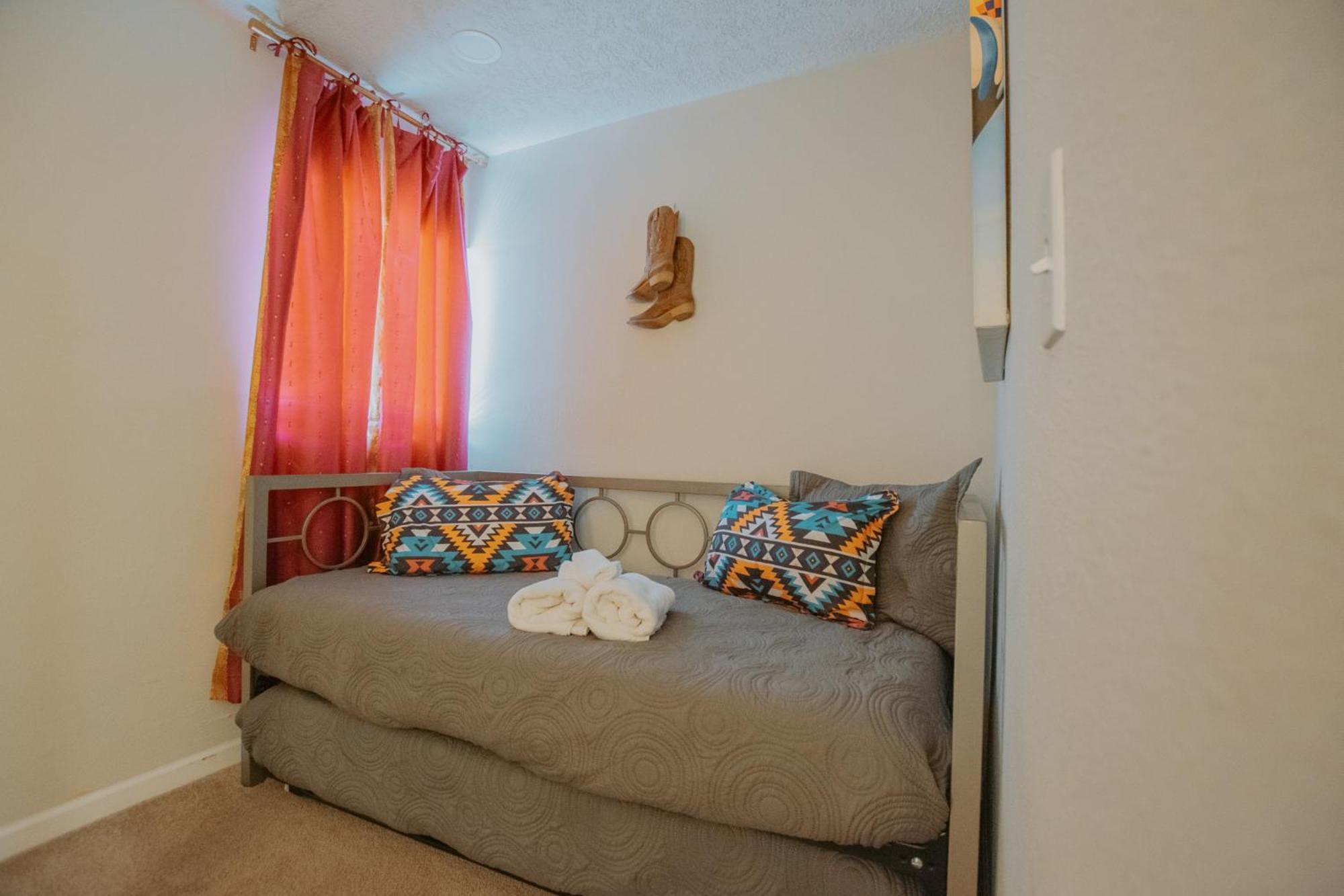 Cowboy Den-Hot Tub-Game Room-Pet Friendly-No Pet Fees! Албукерке Екстериор снимка