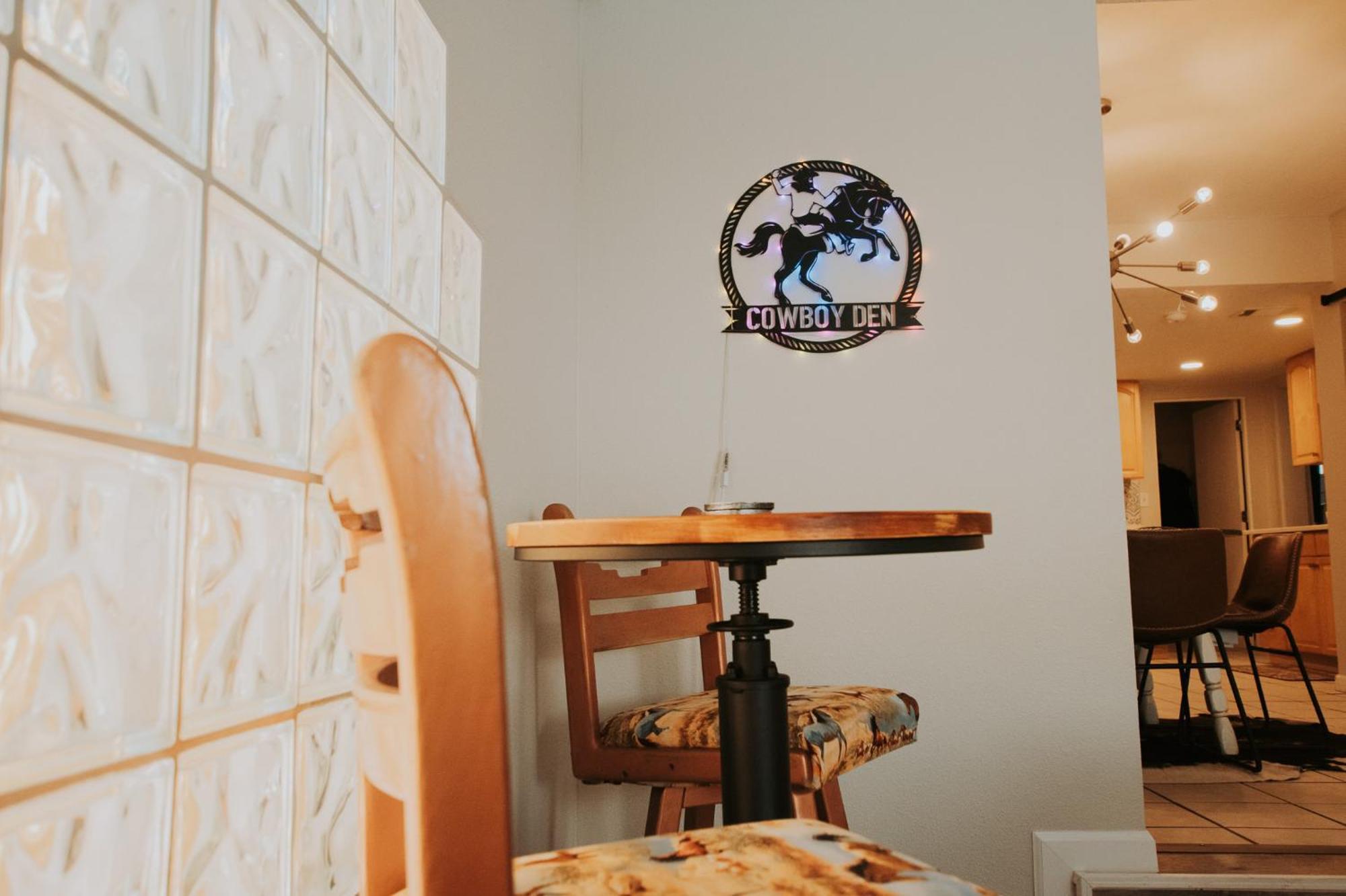 Cowboy Den-Hot Tub-Game Room-Pet Friendly-No Pet Fees! Албукерке Екстериор снимка