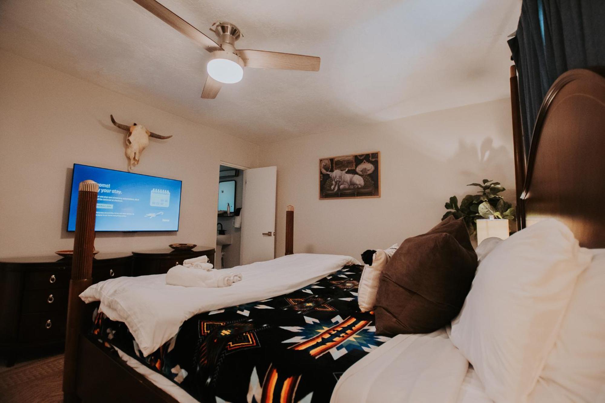 Cowboy Den-Hot Tub-Game Room-Pet Friendly-No Pet Fees! Албукерке Екстериор снимка