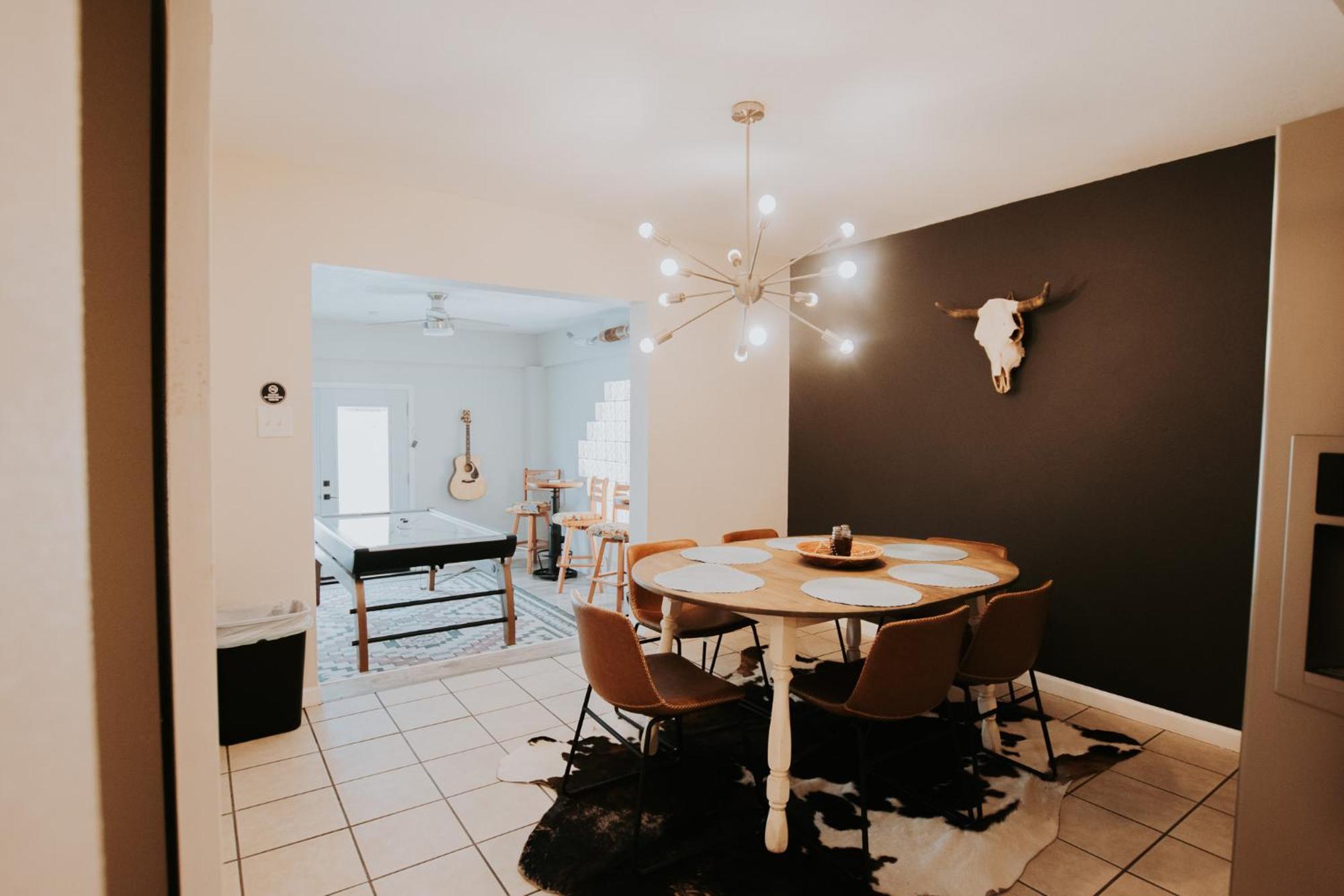Cowboy Den-Hot Tub-Game Room-Pet Friendly-No Pet Fees! Албукерке Екстериор снимка